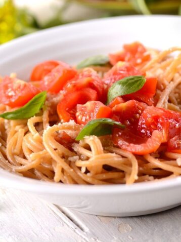Spaghetti alla Poveraccia: La Tradizione Italiana in 20 Minuti